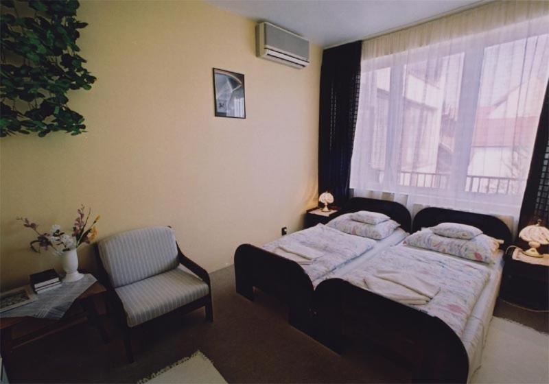 Hotel Uno Kecskemét Habitación foto
